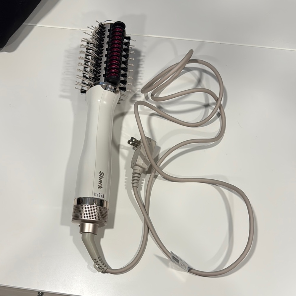 Shark® SmoothStyle™ Heated Comb & Blow Dryer Brush